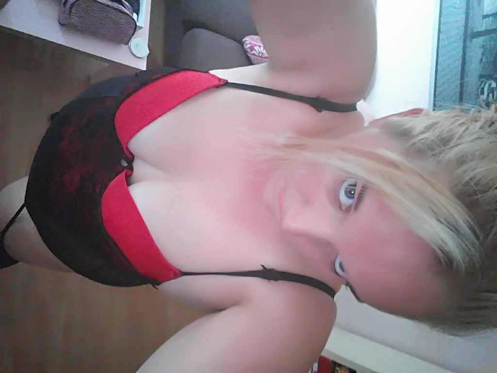 Volle blonde dame zoekt avontuur ;)