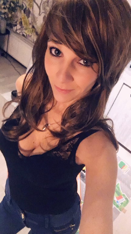 Sexy milf brunetje