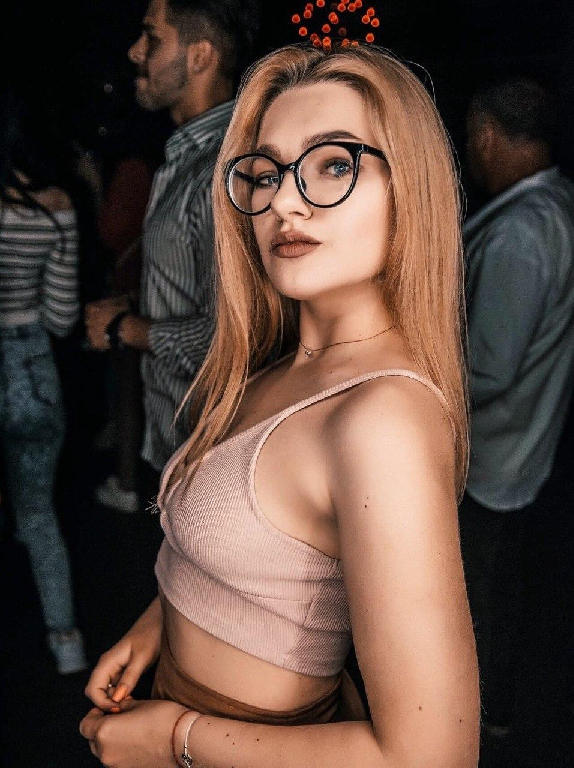 see my hot body here ;