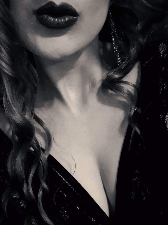 Worship your hot ginger Queen