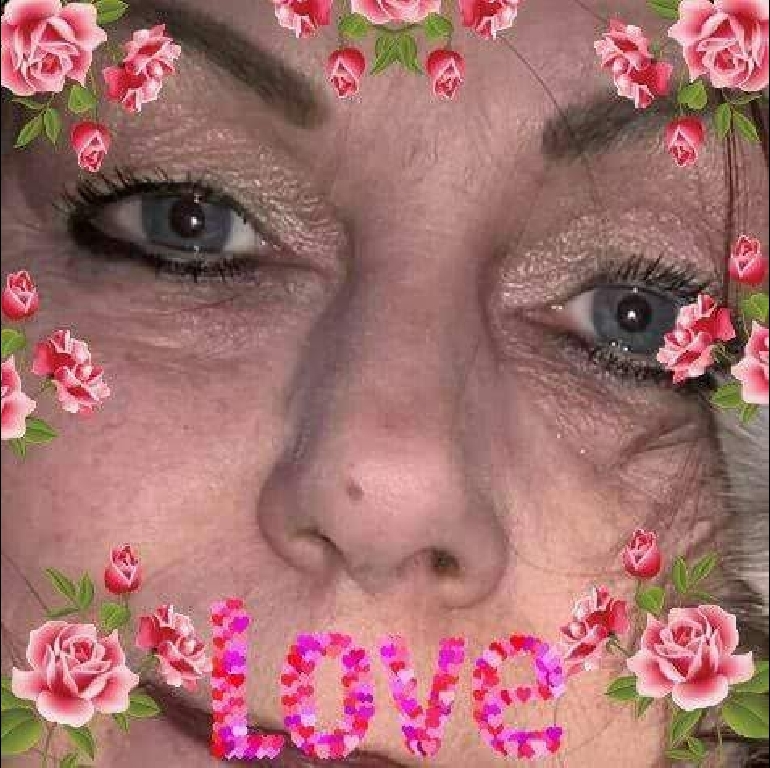 Shanties with het sexy eyes
