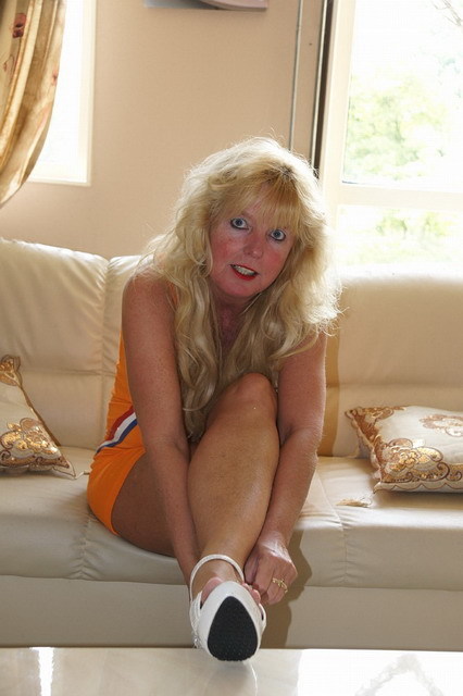 Lekker geil op koningsdag, sexy Maxi wil nog even stout doe